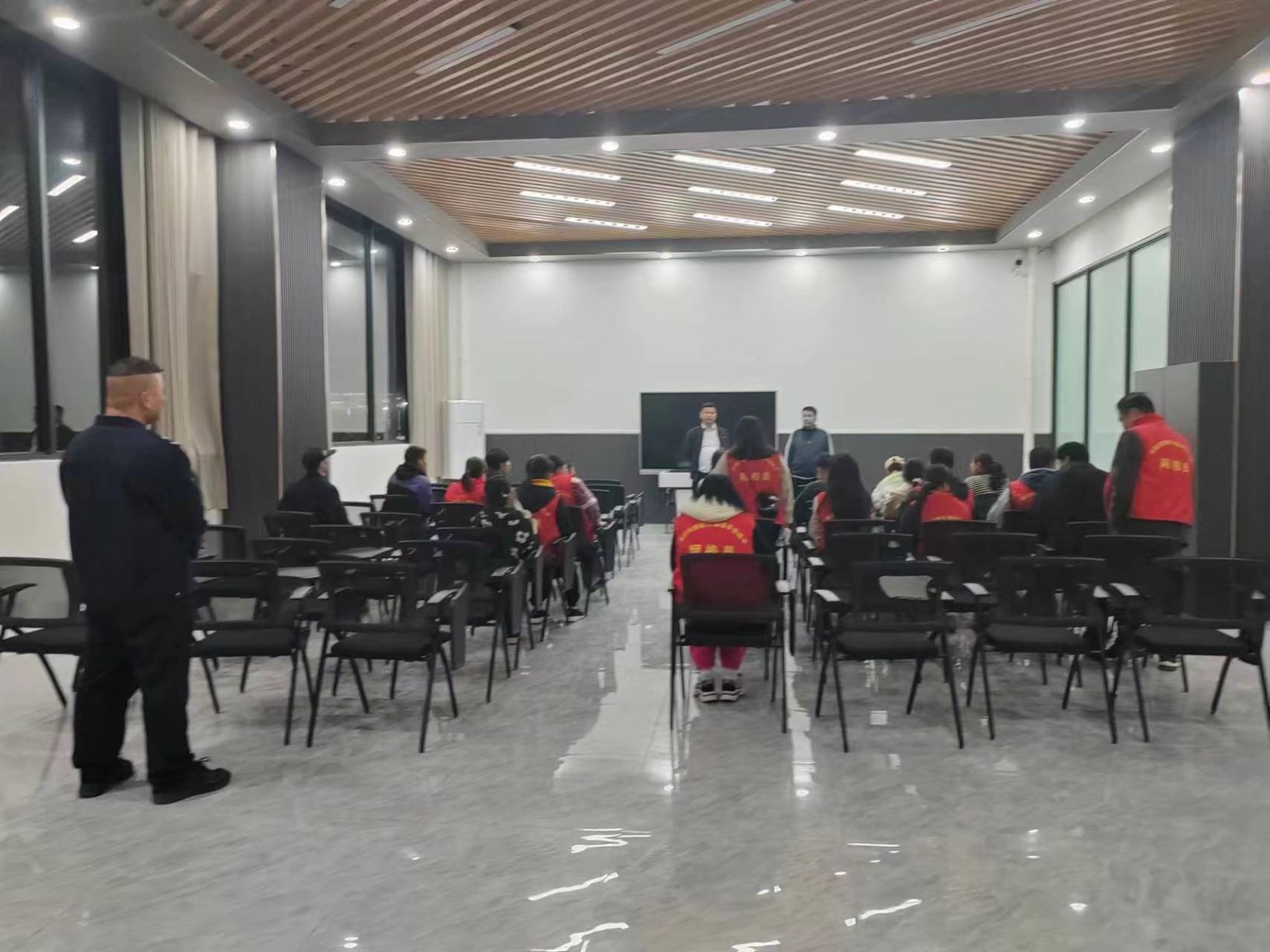 西山镇派出所的同志到我校进行防诈骗工作宣传 丨 乐鱼(中国)