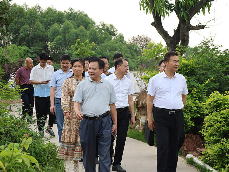  桂平市市长黄德佳等领导到我校指导工作丨 乐鱼(中国)