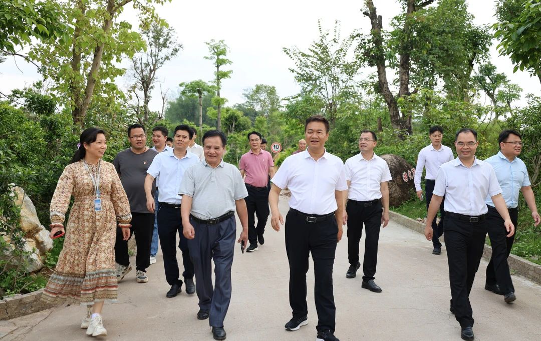 桂平市市长黄德佳等领导到我校指导工作 丨 乐鱼(中国)