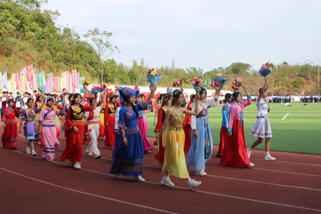 1739843918947711.jpg 1739843918947711.jpg