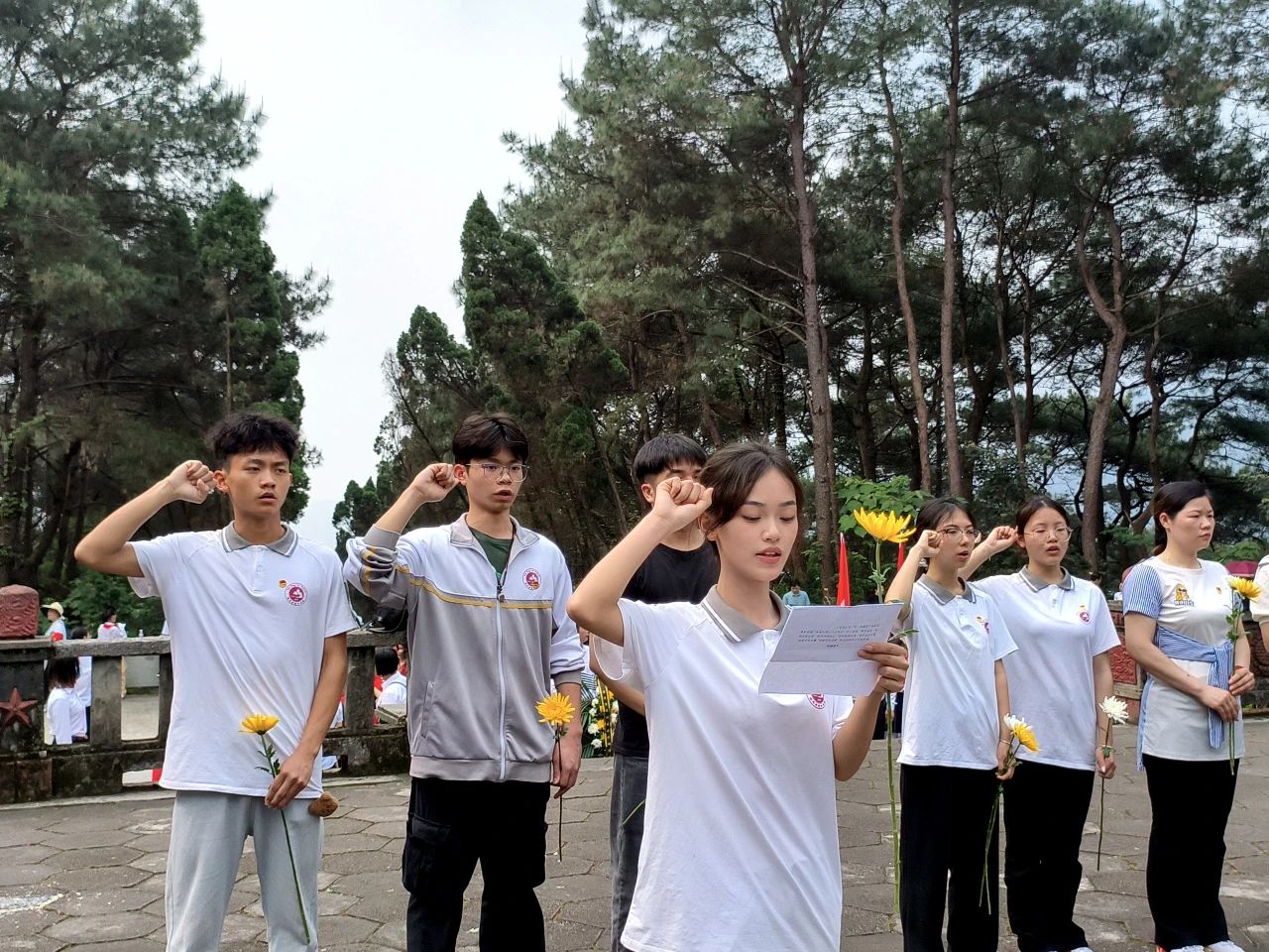 1740551927674643.jpg 8fa9591f141e41e953c2ca610e645efe.jpg