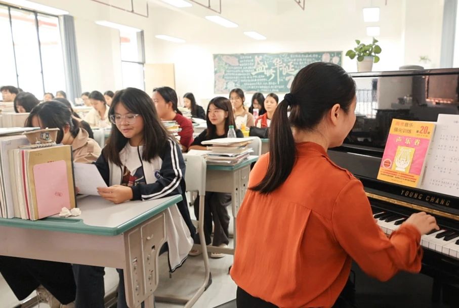 1740646380395351.jpg 083cea686d95628560eefeb3ff8eaa41.jpg